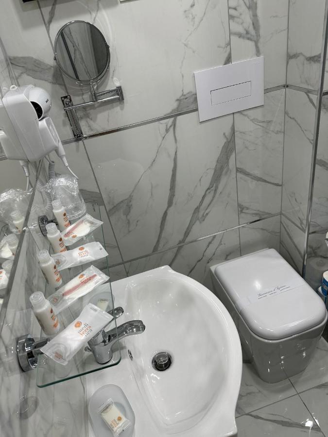 B&B Piccolo Lucio Napoli Bagian luar foto