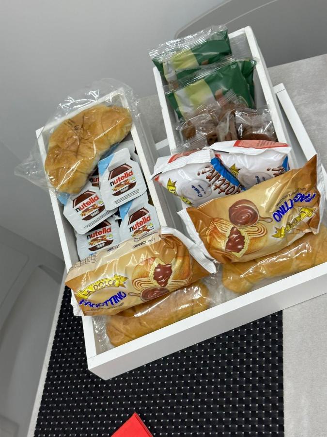 B&B Piccolo Lucio Napoli Bagian luar foto