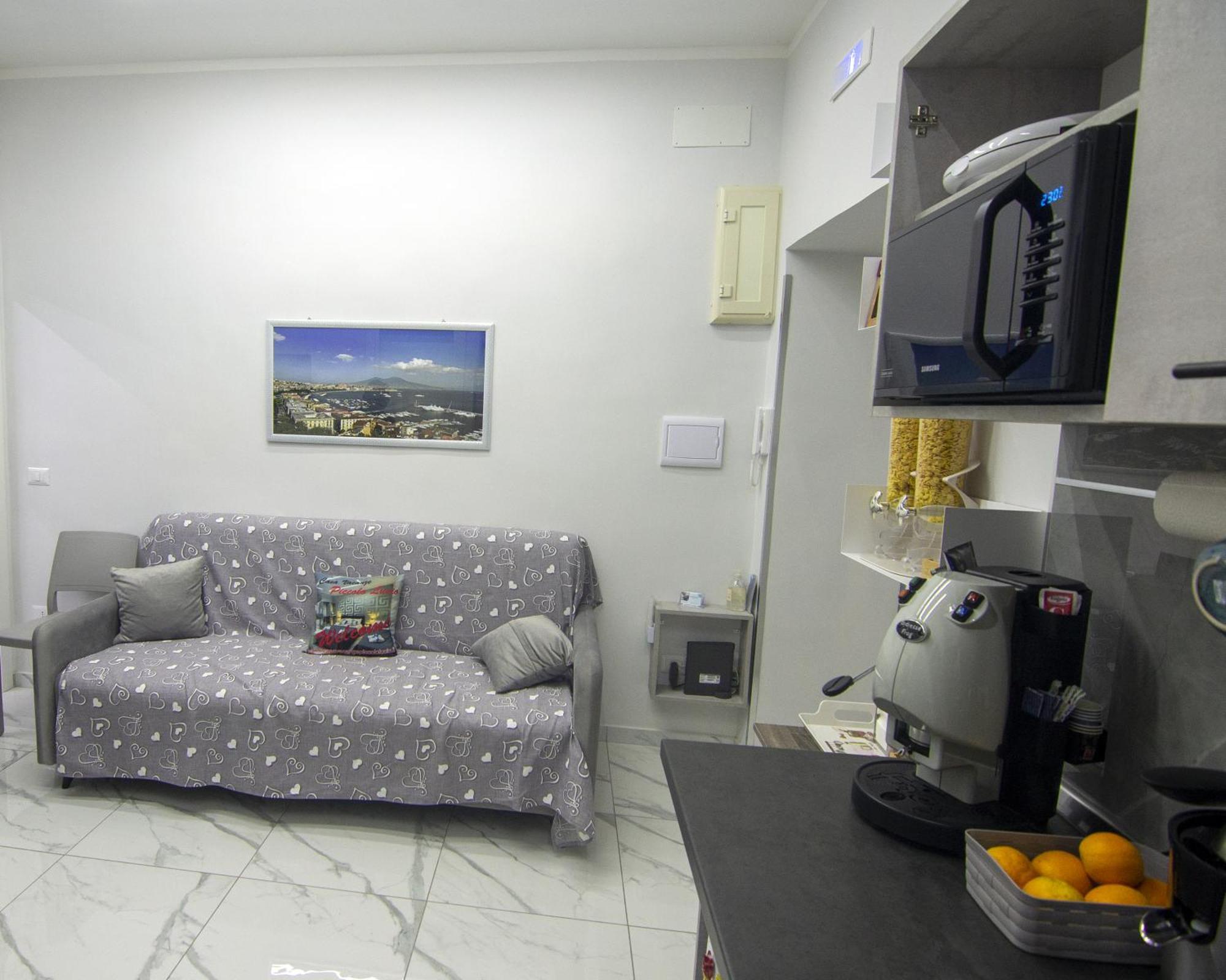B&B Piccolo Lucio Napoli Bagian luar foto