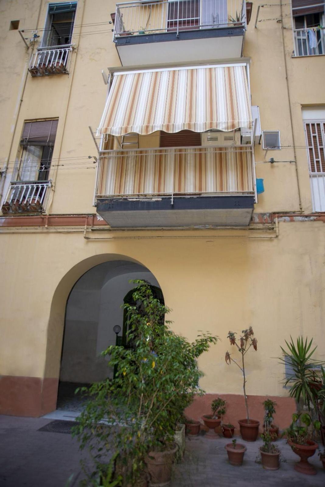 B&B Piccolo Lucio Napoli Bagian luar foto