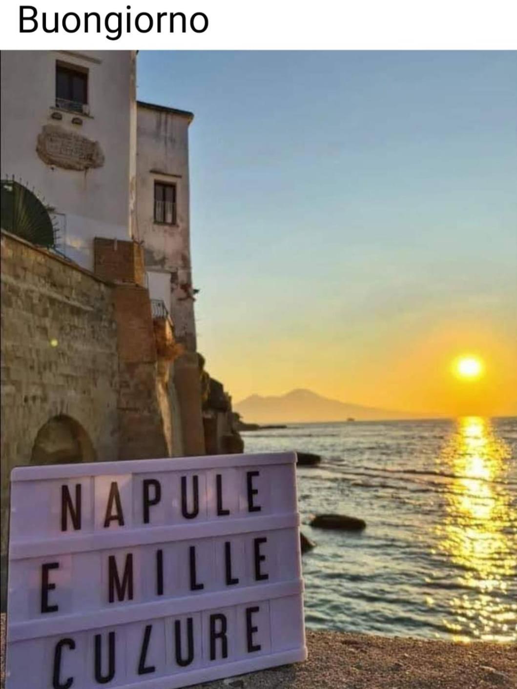 B&B Piccolo Lucio Napoli Bagian luar foto
