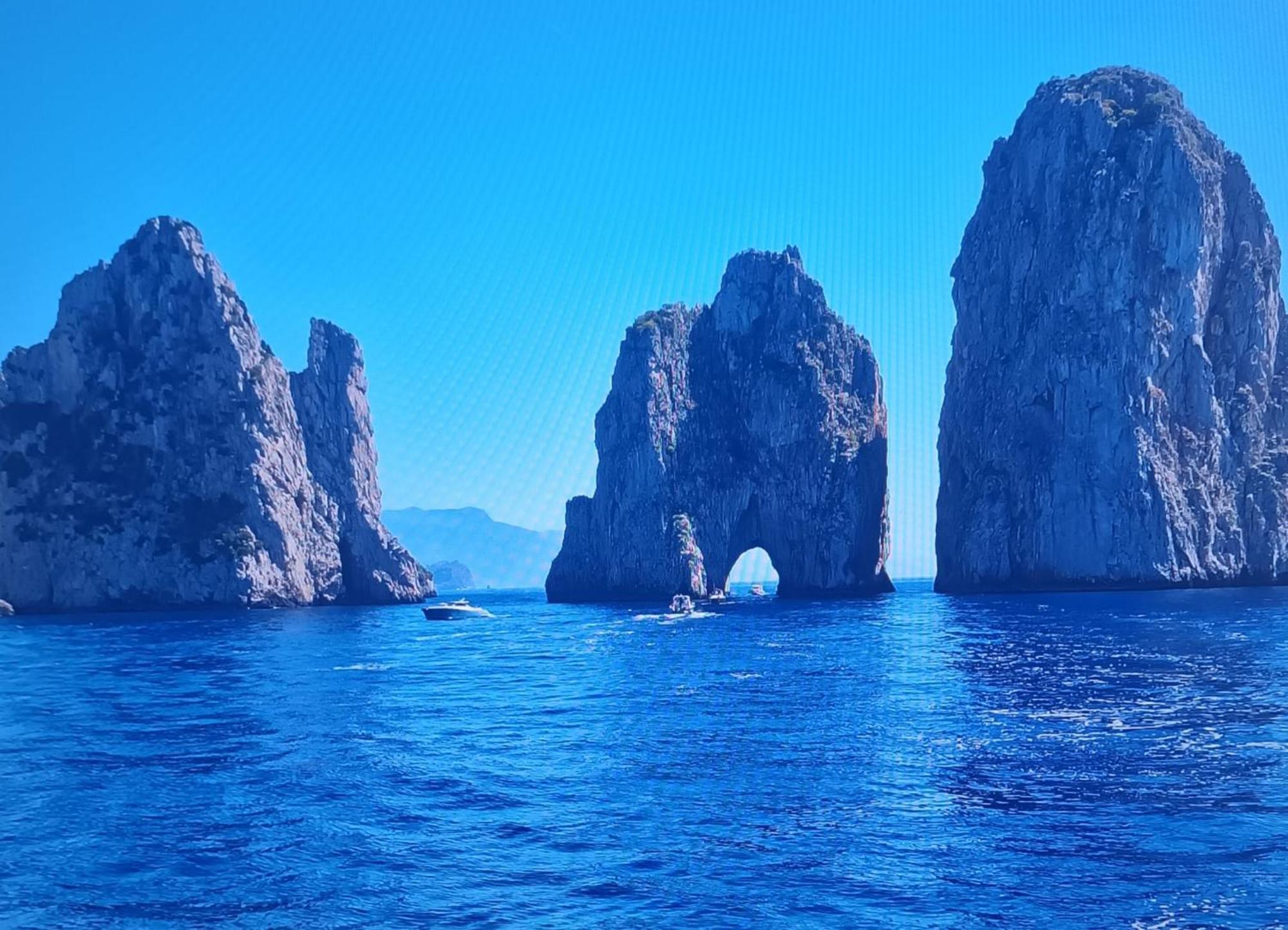 B&B Piccolo Lucio Napoli Bagian luar foto