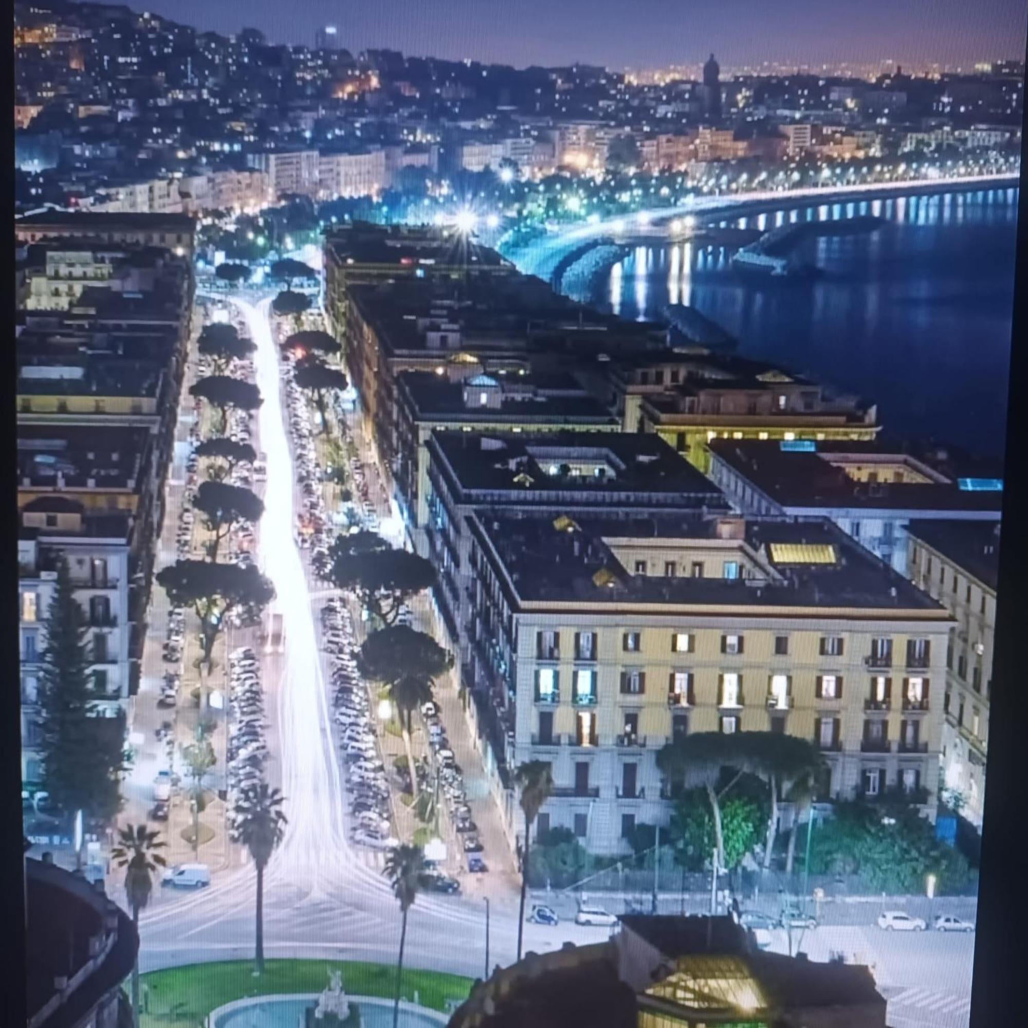 B&B Piccolo Lucio Napoli Bagian luar foto